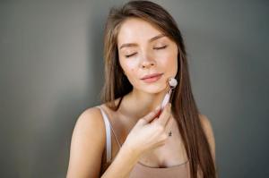 Ritualul de frumusete de seara: 5 pasi esentiali pentru un ten sanatos