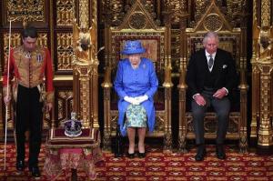 Regina Elisabeta a II-a isi va aniversa Jubileul de Platina