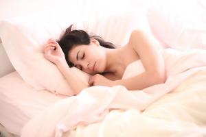  Somnul insuficient poate afecta fertilitatea femeilor