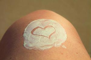 5 Produse de infrumusetare pe care dermatologii nu le recomanda