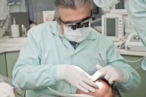 Ai nevoie de un tratament parodontoza urgent? Iata ce trebuie sa faci!   