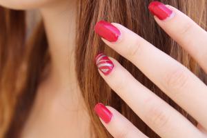 5 modele de unghii rosii cu care vei face furori