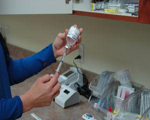  70% din durata procesului de fabricare a unui vaccin il reprezinta testarea sigurantei acestuia