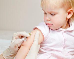 Ministerul Sanatatii solicita parintilor sa nu refuze vaccinarea copiilor