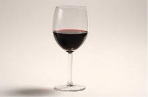 Beneficiile vinului rosu! Bea un pahar de vin la cina 